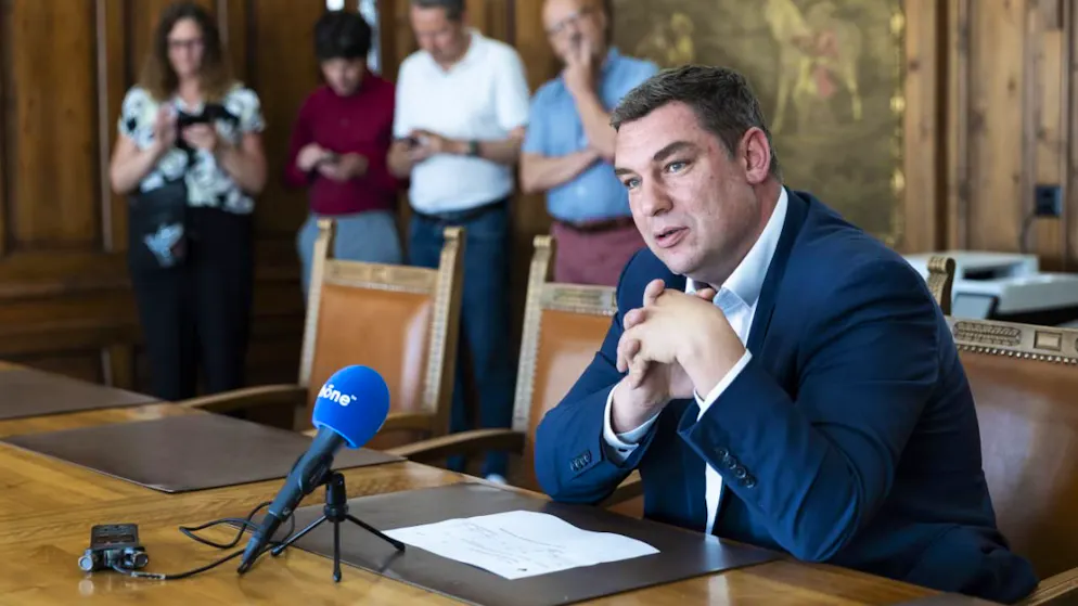 Le président de la Ville de Sierre Pierre Berthod a communiqué dimanche, peu avant midi, les résultats de la votation sur la nouvelle patinoire.