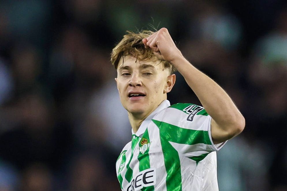 Der junge Flügelspieler von Real Betis hat sich in der Saison 2024/25 mit 21 Einsätzen und 2 Toren in der ersten Mannschaft etabliert. Bei der U21-EM zeigt er eine Passgenauigkeit von 82 % und bringt frischen Wind in die Offensive der Spanier.