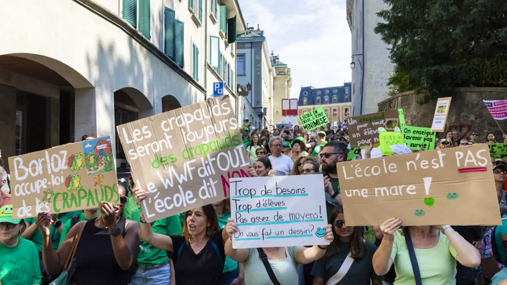 Les enseignantes des 1-2P se sont mobilisées lundi pour réclamer davantage de moyens.