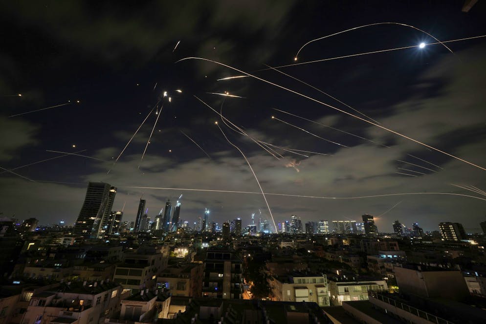Bei den Raketenangriffen wurden 16 Menschen verletzt.