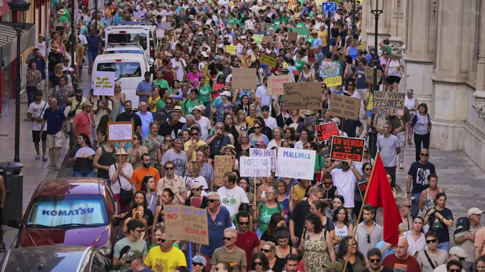 Si moltiplicano in Spagna le proteste contro il turismo di massa