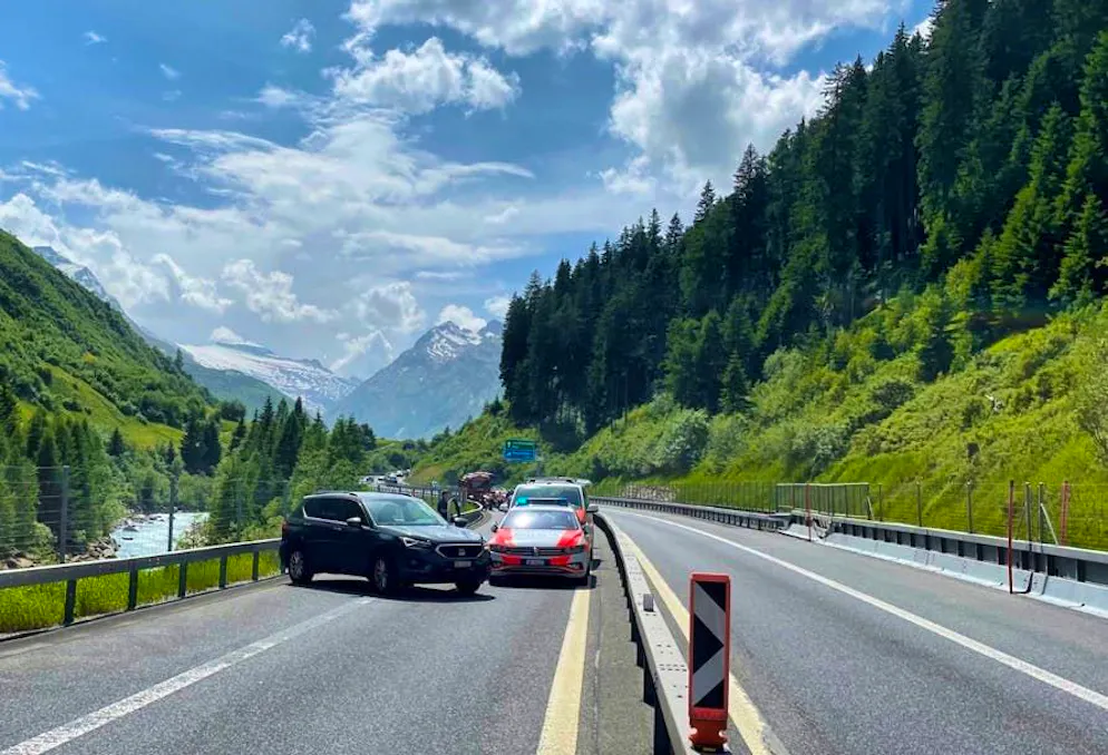 The police finally managed to stop the group of motorcycles in Hinterrhein.
