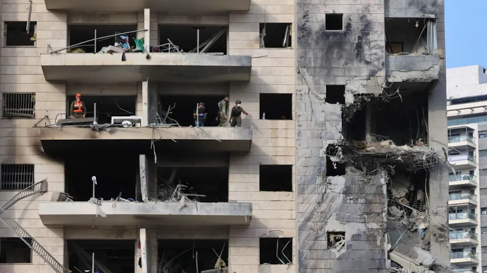 Quatrième nuit de bombardements entre Israël et l'Iran - Gallery. Plusieurs villes israéliennes, dont Petah Tikva, ont été ciblées par l'Iran dans la nuit de dimanche à lundi.