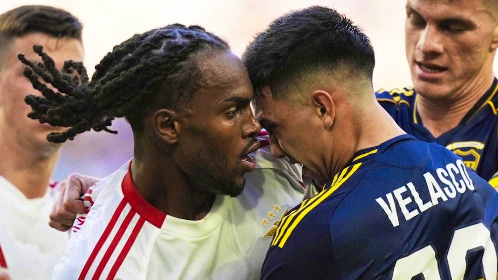 Benfica Lisbon (in white) and Boca Juniors fought hard in the first group match at the Club World Cup