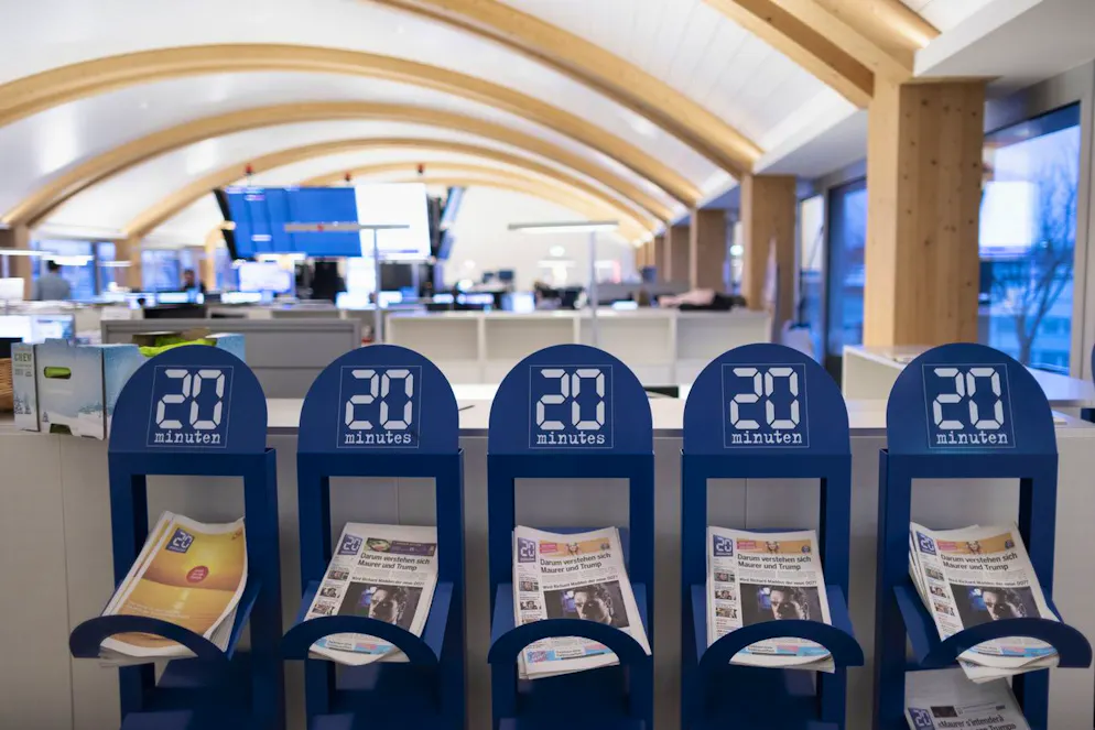 L'édition papier du journal sera supprimée dans toute la Suisse d'ici la fin de l'année, a indiqué le groupe zurichois dans un communiqué. Ce dernier a justifié cette décision par «l'évolution rapide des usages médiatiques et la baisse continue des revenus issus de l'impression».
