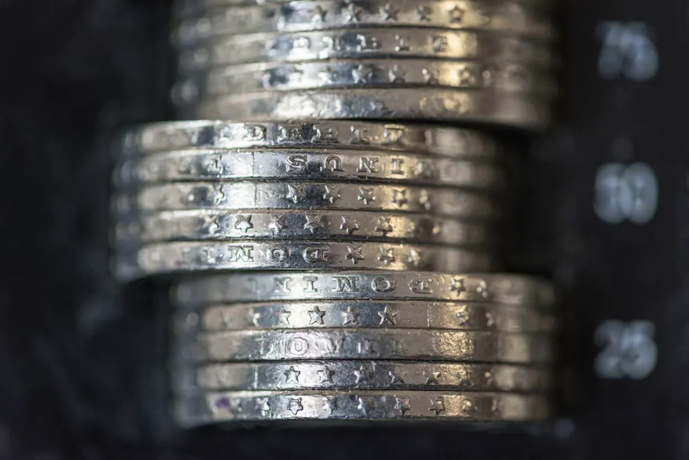 Selon l'étude, une monnaie forte reflète des fondamentaux économiques solides, tels que la confiance des investisseurs, une gouvernance stable et l'existence d'entreprises exportatrices à forte valeur ajoutée qui résistent aux pressions sur les prix.