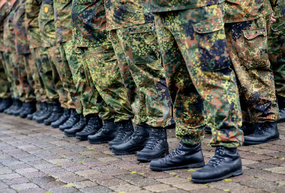 Parmi les personnes interrogées, 80% considèrent l'armée comme plutôt nécessaire, voire indispensable, tandis que 90% sont favorables à une armée «très bien instruite» et 74% à une armée «complètement équipée».