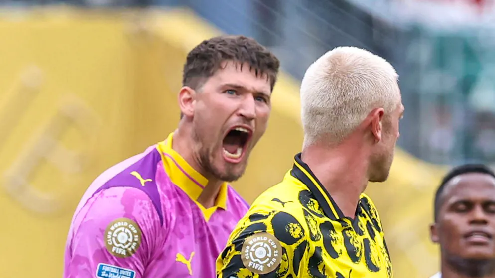 Goalie saves Dortmund a point. Gregor Kobel with monster saves and a violent collision