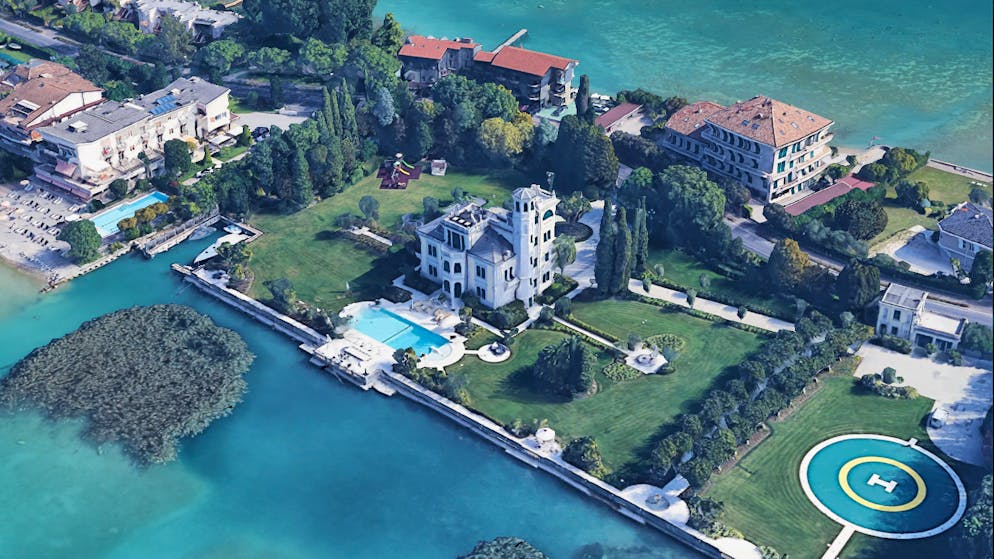 Kitchen, fitness equipment, wine. The inventory of the Benko villa on Lake Garda is now being auctioned off