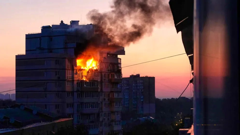 dpatopbilder - An apartment in a multi-storey residential building is in flames after a Russian drone attack in the Ukrainian capital. Photo: Stringer/AP/dpa