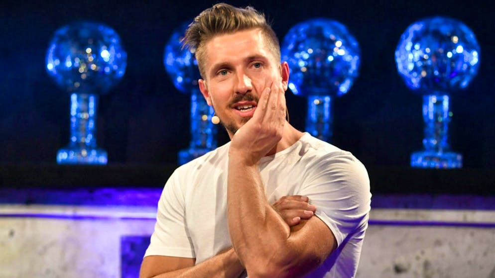 Marcel Hirscher returns to the slopes.
