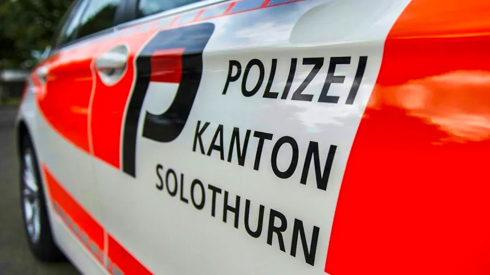 The Solothurn cantonal police have arrested the alleged perpetrator of three murders. The 41-year-old Swiss man handed himself in at a police station and was arrested. (symbolic image)