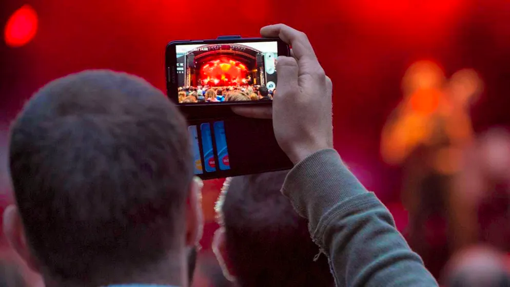 Image sensors are found in every smartphone and every digital camera. Thanks to a new Swiss technology, they could take better pictures in the future, even in poor light. (symbol image)
