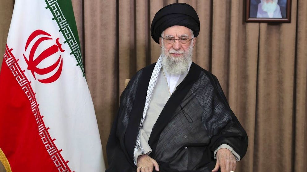 Guerra in Medio Oriente. Khamenei: «Nessuna pietà per i leader israeliani», poi sfida Trump: «Mai la resa»