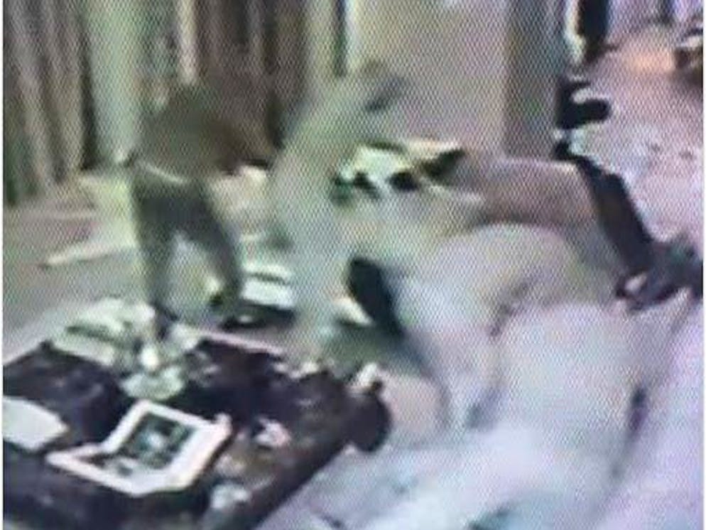 After the robbery at the Geisses' luxury mansion in Saint-Tropez, reality star Robert Geiss shared footage from surveillance cameras on Instagram.