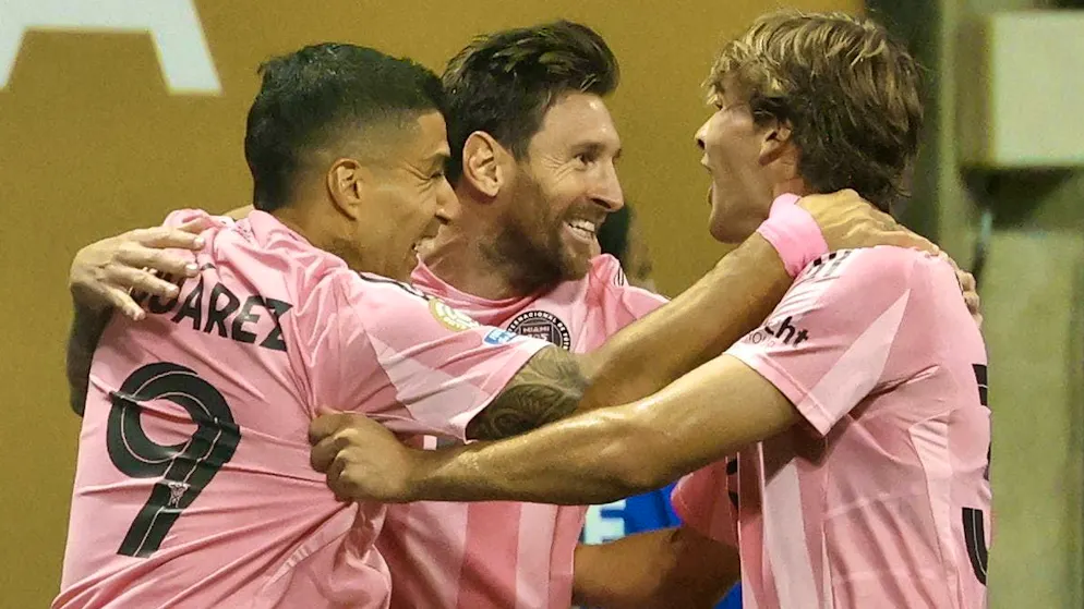 Lionel Messi (center) celebrates his winning goal to make it 2-1 for Inter Miami.
