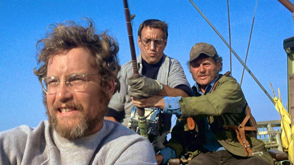 Marine biologist Hooper (Richard Dreyfuss), police chief Brody (Roy Scheider) and sea dog Quint (Robert Shaw) head out to sea to kill the shark monster.
