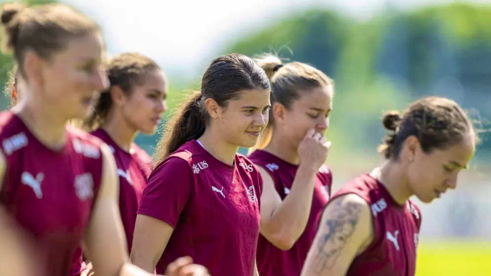 Nel vivo del gioco invece che solo in parte: a 18 anni, Noemi Ivelj è già parte integrante della nazionale svizzera