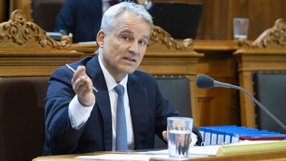Il ministro della giustizia Beat Jans ha messo in guardia dal creare aspettative troppo alte. "Il fatto che lo stalking sia punibile non significa che il problema scompaia".