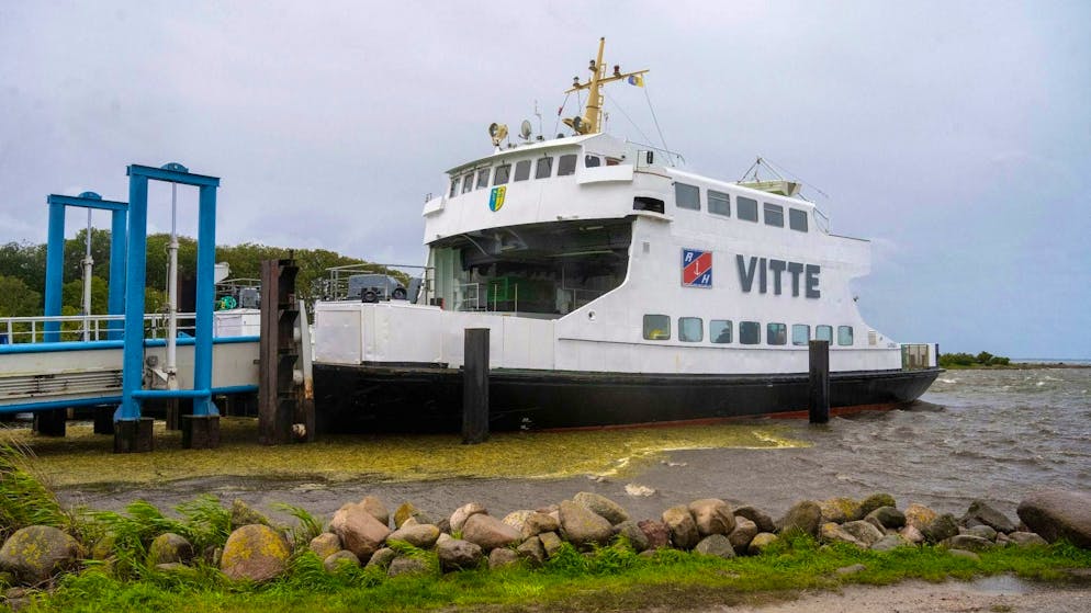 A ferry from the German Baltic Sea island of Hiddensee has run aground on its way to Rügen (archive image).