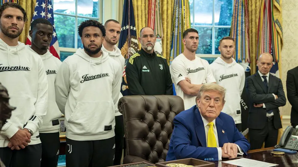 Die Juventus-Spieler Manuel Locatelli, Timothy Weah, Weston McKennie, Daniele Rugani, Trainer Igor Tudor, Dusan Vlahovic und Teun Koopmeiners  trafen US-Präsident Donald Trump.