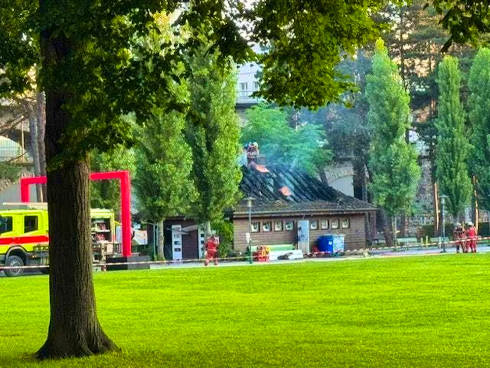 Kiosk fire Josefwiese. According to initial estimates by the city police, the damage amounts to several tens of thousands of francs.