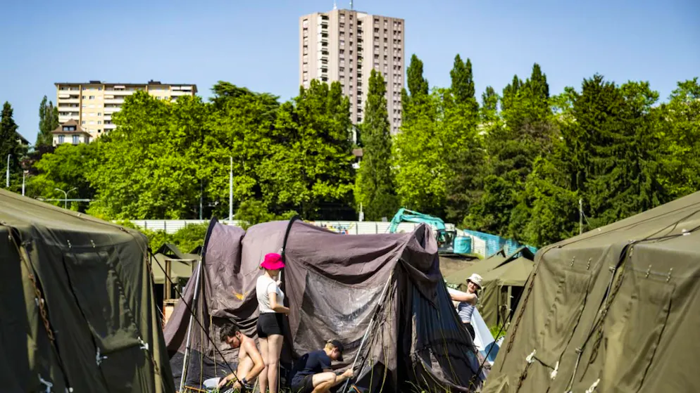 Lausanne 2025: un dernier week-end de folie pour les trois campings - Gallery. Hormis les tentes individuelles, une centaine de tentes militaires pour 25 personnes ont été installées par l'armée sur les trois sites du camping de la FFG Lausanne 2025.