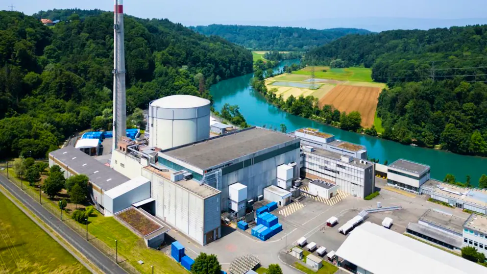 Le démantèlement de la centrale de Mühleberg à mi-parcours - Gallery. De l'extérieur, la centrale nucléaire de Mühleberg a toujours le même aspect, même après plus de cinq ans de démantèlement.