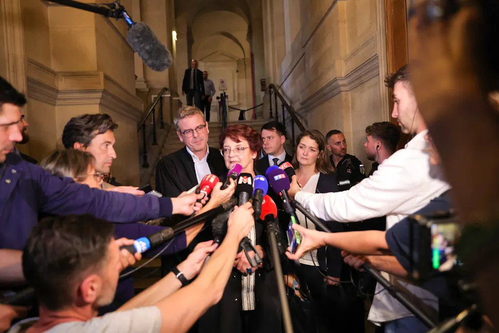 epa10913747 Josiane Schneider, mère de Jessica Schneider, la policière assassinée à Magnanville en 2016, s'adresse à la presse après avoir appris la condamnation à perpétuité de Mohamed Lamine Aberouz, à l'ancien Palais de Justice de Paris, en France, le 11 octobre 2023. (archives)