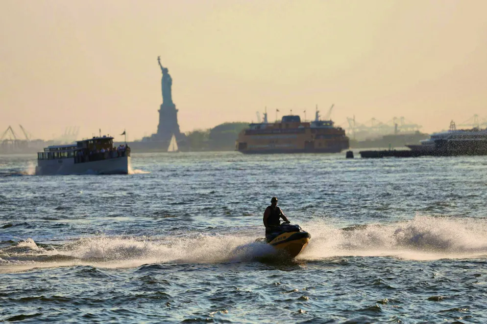 Swiss tourists still enjoy traveling to the USA.