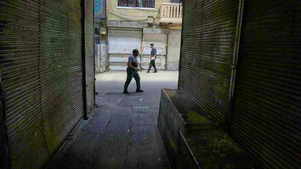 ARCHIVE - Only a few pedestrians walk through the historic Grand Bazaar in the Iranian capital while the stores remain closed. Photo: Vahid Salemi/AP/dpa