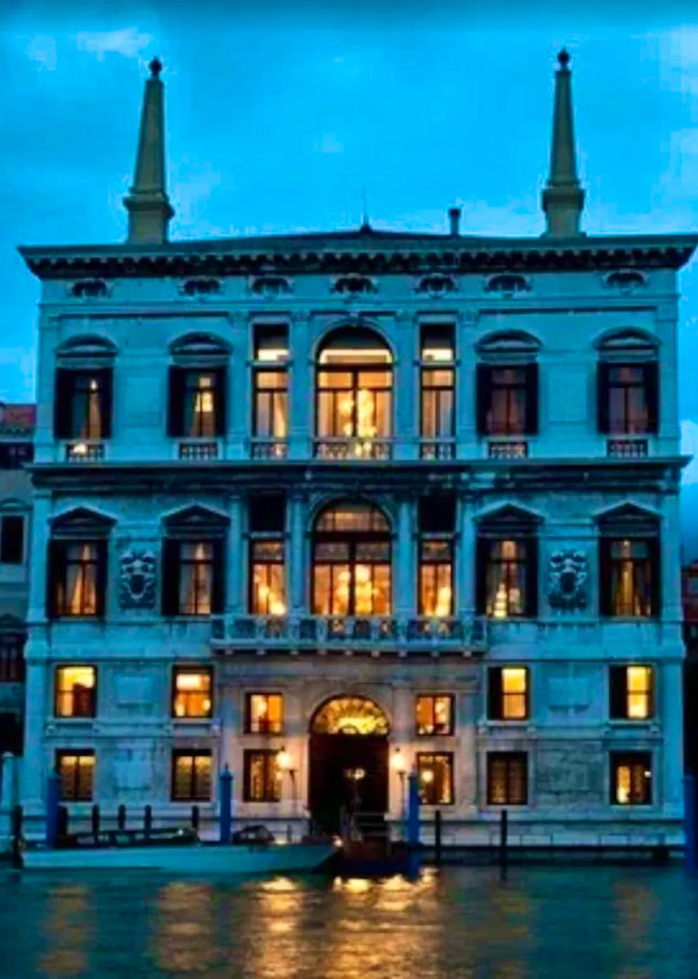 L'hôtel est volontiers qualifié d'«hôtel 7 étoiles».