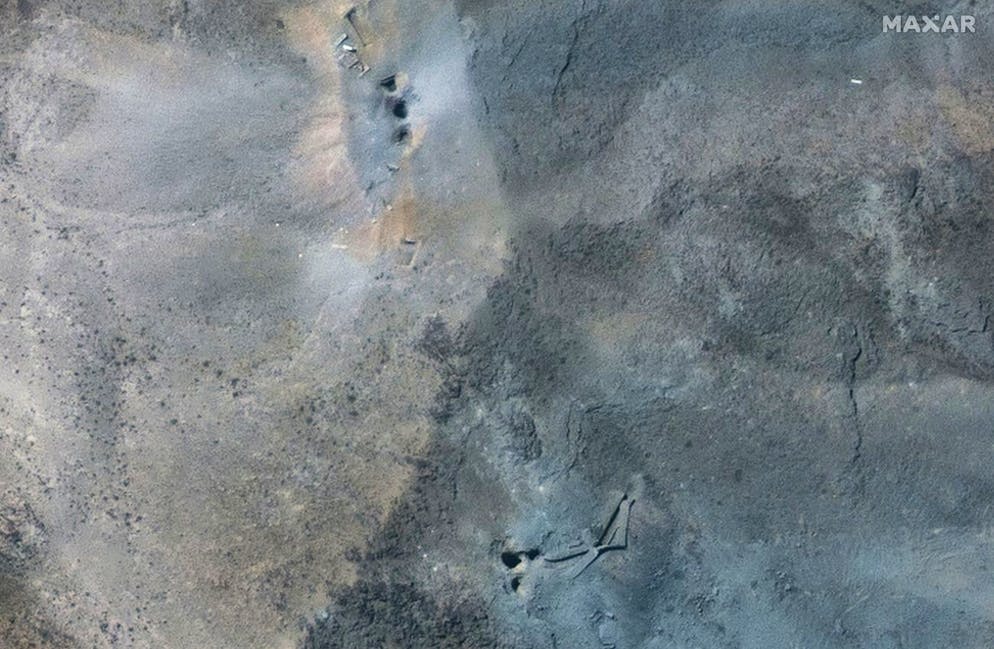 Guerra tra Iran e Israele. Un'immagine più ravvicinata del sito nucleare di Fordow; dei crateri sono ben visibili in superficie.