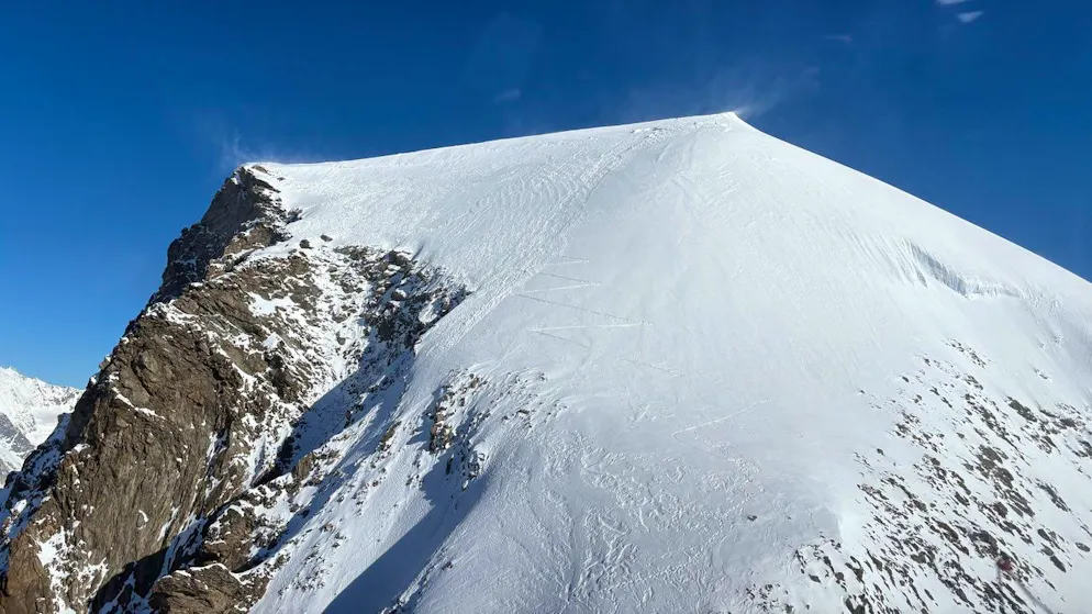 Le samedi 17 mai 2025, deux randonneurs à ski ont été emportés par une avalanche et mortellement blessés à l'Alphubel, près de Taesch. Tôt le matin, deux alpinistes ont quitté la cabane de Taesch dans le but d'escalader l'Alphubel. À une altitude d'environ 4 165 mètres, dans la zone dite « Eisnase », une avalanche s'est déclenchée et a emporté les deux personnes. Les secours de l'organisation cantonale de sauvetage du Valais ont pu constater le décès des deux alpinistes.