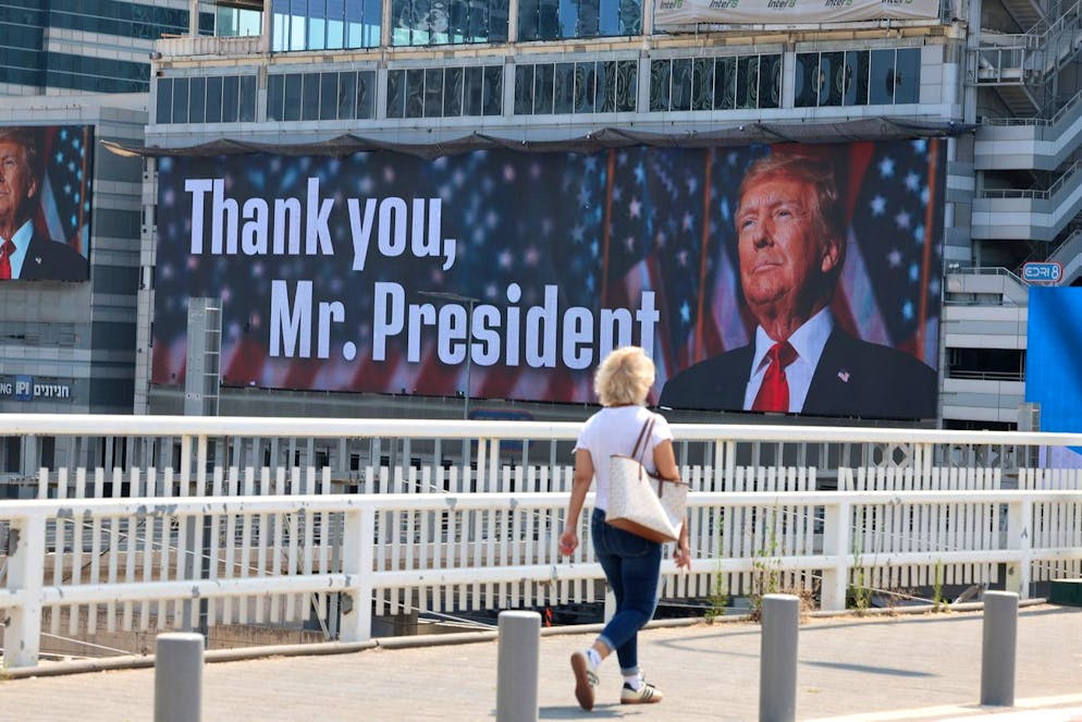 Guerra tra Iran e Israele. A Tel Aviv compaiono degli omaggi a Donald Trump. Il premier Netanyahu ha sottolineato che «gli israeliani lo ringraziano».
