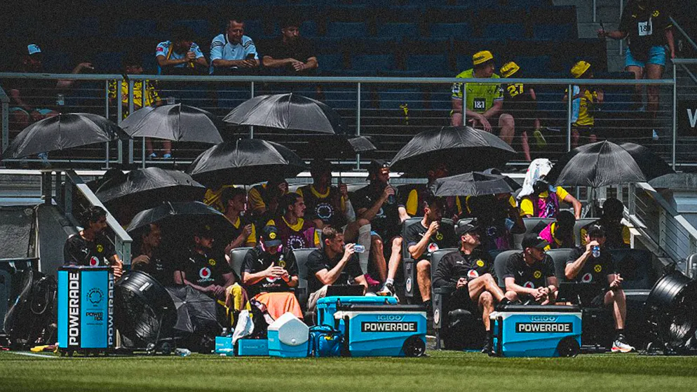 BVB goalie annoyed by heat issue. Kobel counters coach Kovac: 