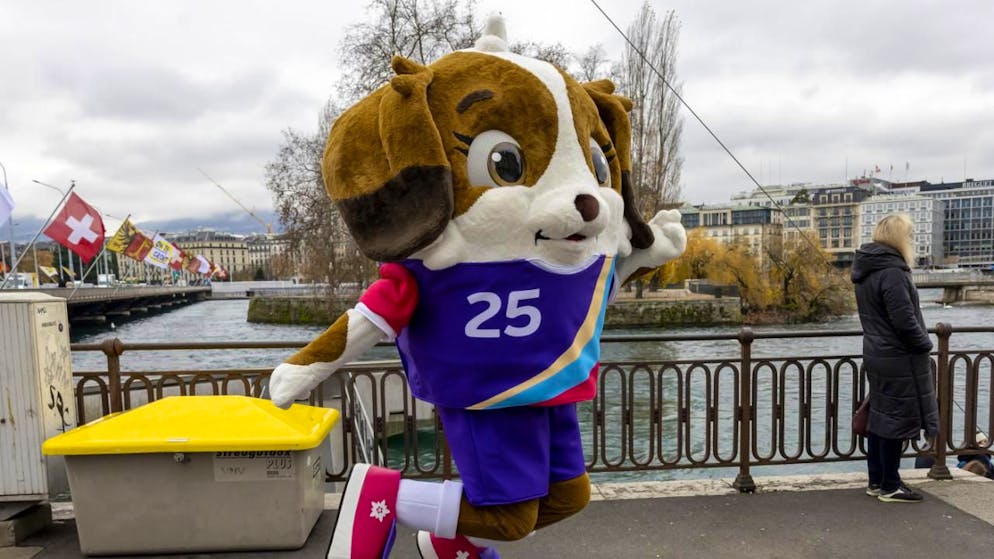 Die Fussball-Europameisterschaft der Frauen vom 2. bis zum 27. Juli sorgt in den acht Schweizer Austragungsstädten für ein umfangreiches Programm. Auf dem Bild ist EM-Maskottchen Maddli zu sehen. (Archivbild)