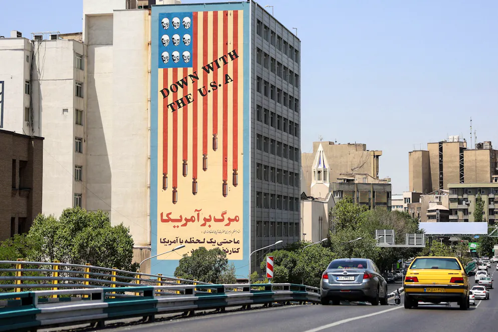 Affiche anti-états-unienne au centre ville de Téhéran, le 22 juin 2025. (Photo by AFP)