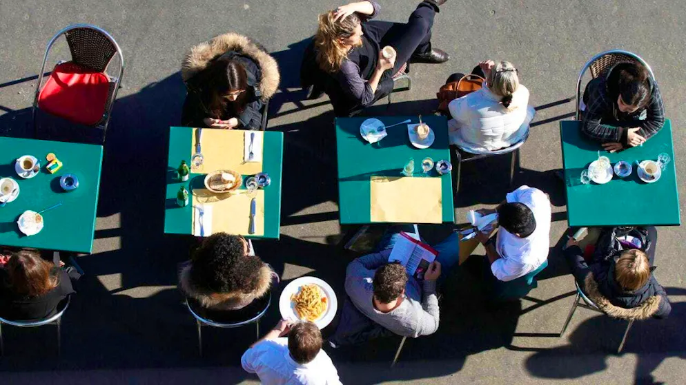 People's wallets are particularly loose when it comes to spending on leisure and eating out. This is despite the fact that in uncertain times, people often save in these two areas first. (archive picture)