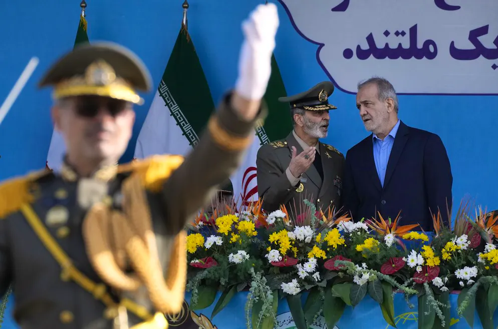 Sayyid Abdolrahim Mousavi ist iranischer Generalstabschef (l.)