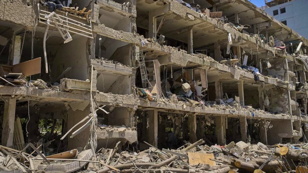 Guerra tra Iran e Israele. Un edificio danneggiato da missili lanciati dall'Iran (foto d'archivio)