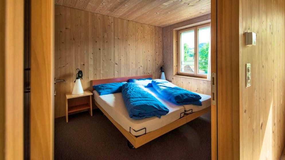Reka is expanding its vacation offering abroad and acquiring the four-star Ortano Mare resort on the Italian island of Elba. (Archive photo of a vacation apartment in the Reka vacation village in Urnäsch)