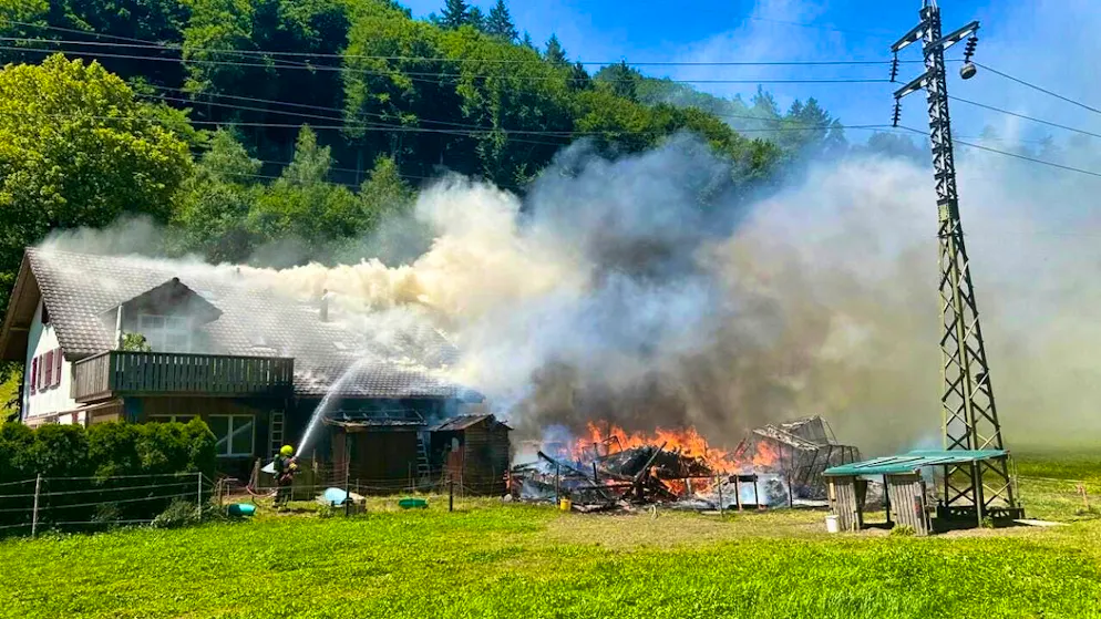 For safety reasons, the power line near the burning house was switched off while the fire was being extinguished.