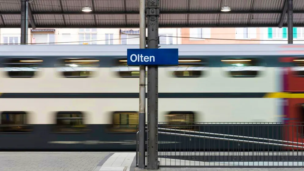 Olten. Il grimpe sur un poteau et bloque le trafic ferroviaire !