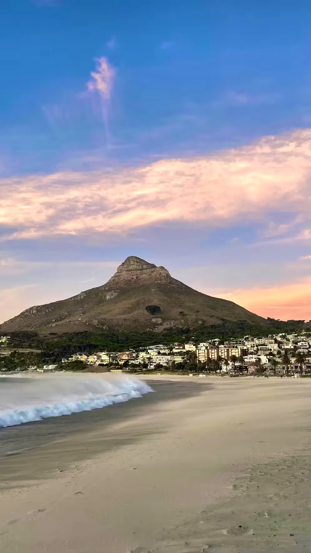 L'Afrique du Sud fascine de nombreux touristes, mais la criminalité y est élevée, notamment au Cap. (Coucher de soleil au Cap)