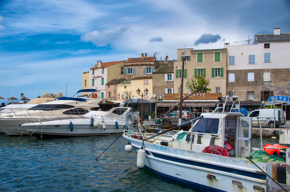 Trois bateaux, dont deux d'une société de promenade en mer déjà visée en avril, ont été incendiés à Saint-Florent (Haute-Corse) dans la nuit de mardi à mercredi, a-t-on appris de plusieurs sources. (Photo d'illustration)