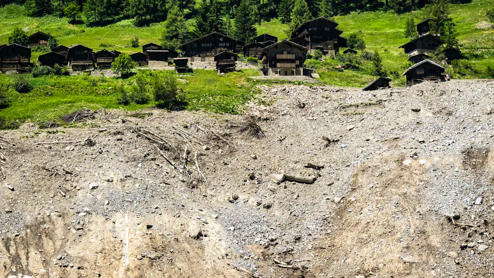 Die formelle Identifikation der im Gebiet Tennmatten im verschütteten Dorf geborgenen menschlichen Überreste ist im Gange. (24. Juni 2025) (