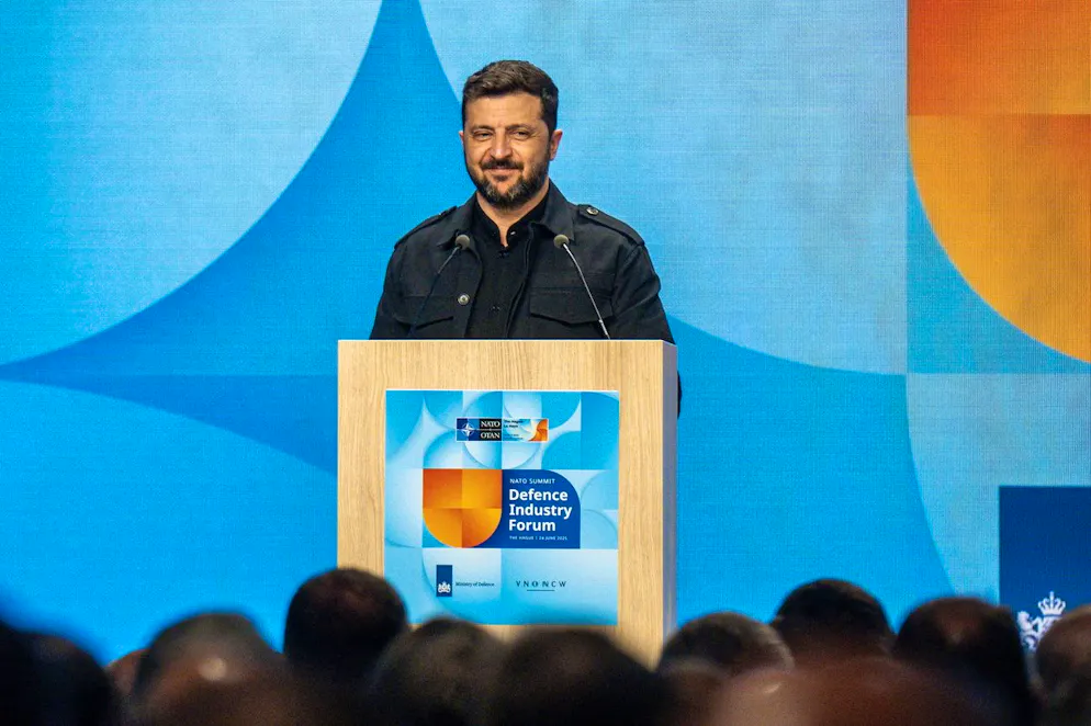 epa12194774 Le président ukrainien Volodymyr Zelensky s'exprime au début d'une session plénière du Forum sur l'industrie de la défense du sommet de l'OTAN à La Haye, aux Pays-Bas, le 24 juin 2025. Les Pays-Bas accueillent le sommet de l'OTAN à La Haye les 24 et 25 juin, le premier sommet de ce type à se tenir dans le pays. EPA/JONAS ROOSENS