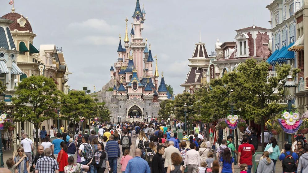 Faux mariage à Disneyland. Fiché pour actes sexuels avec des mineures, il n'en était pas à sa première mise en scène