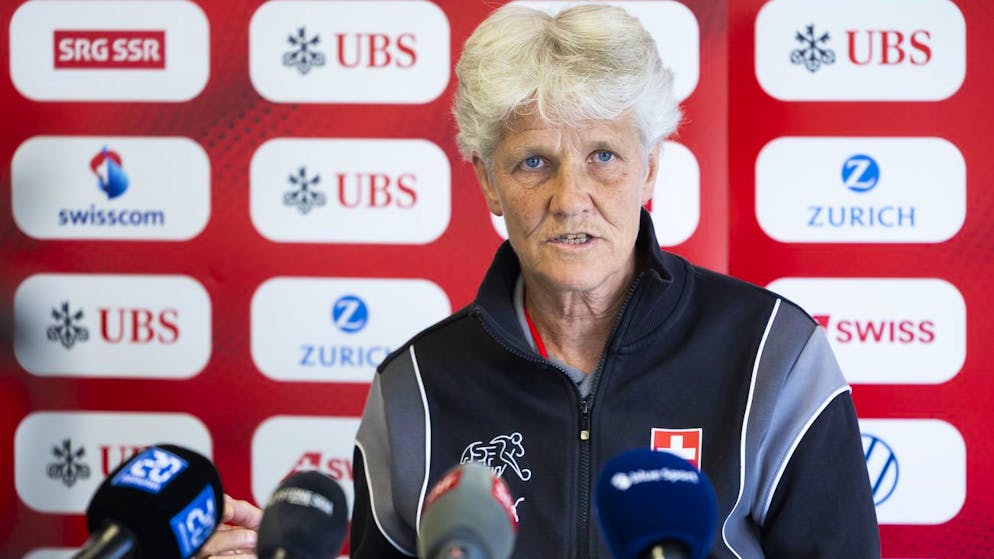 Pia Sundhage spricht sieben Tage vor EM-Start zu den Medien.